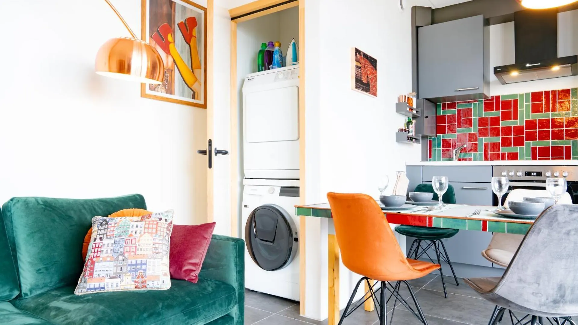 Huis Met De Krul Amsterdam 0*,